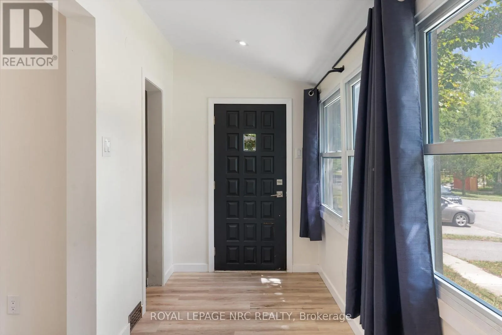 27 MAPLECREST AVENUE