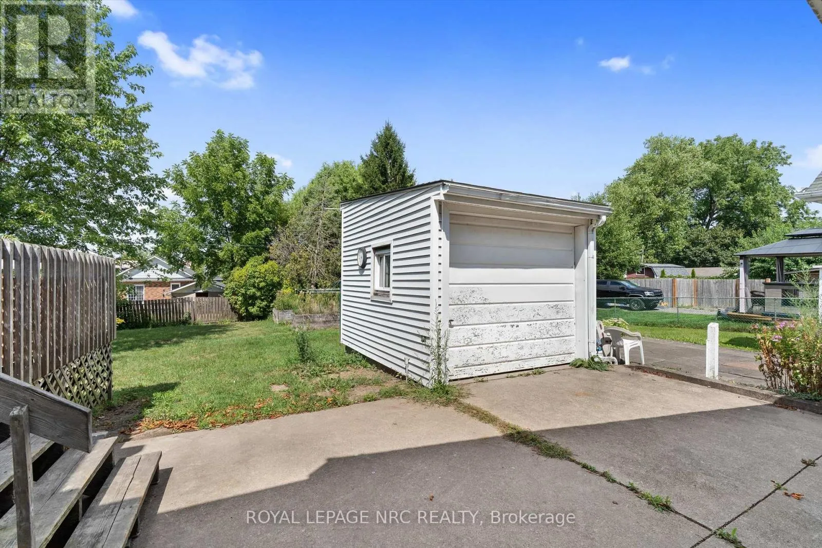 27 MAPLECREST AVENUE