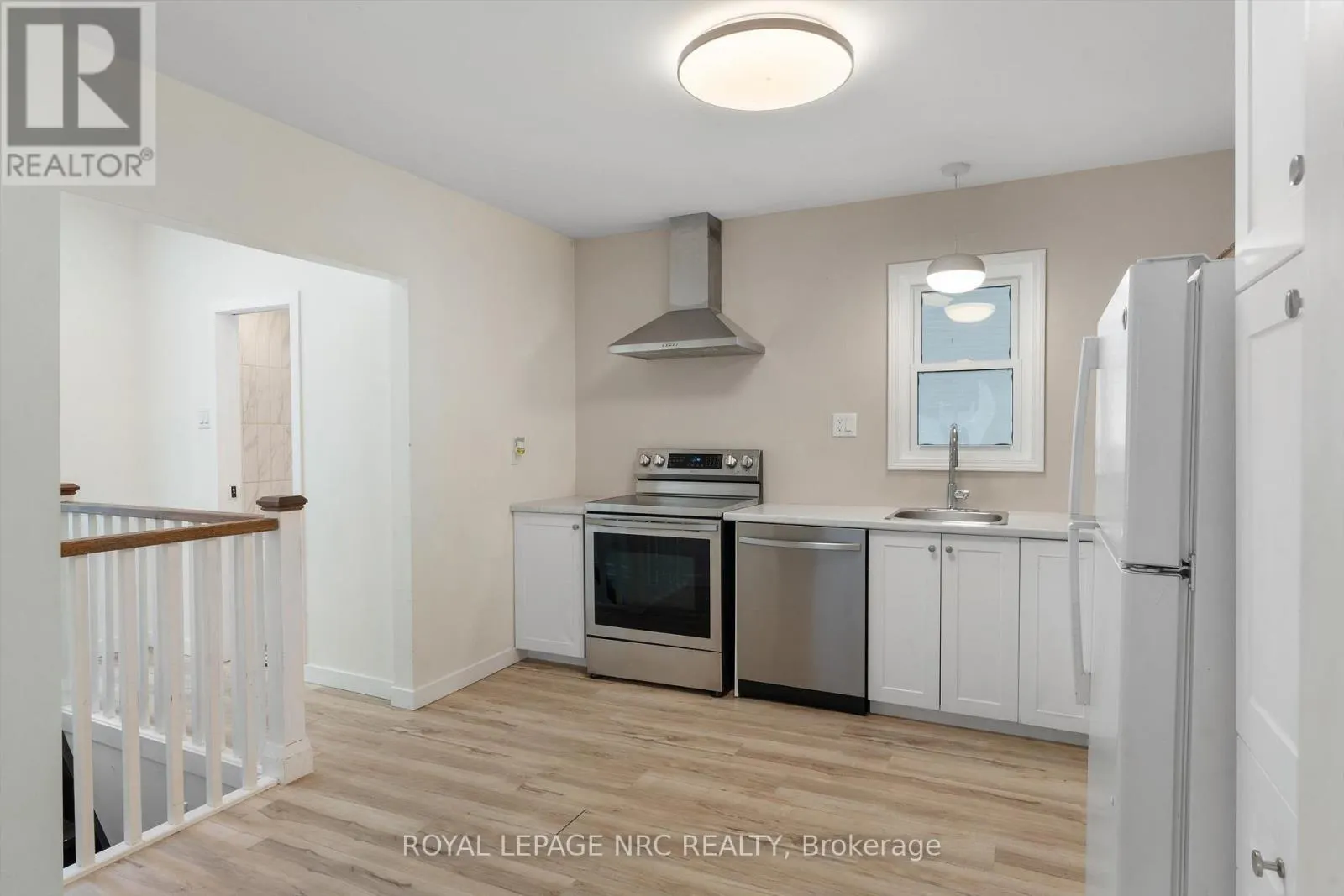 27 MAPLECREST AVENUE