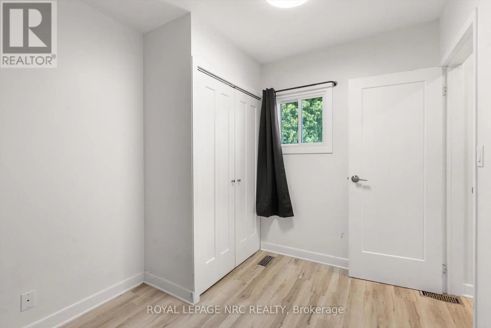 27 MAPLECREST AVENUE