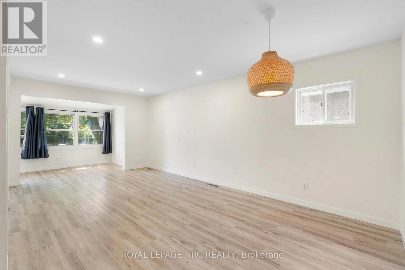 27 MAPLECREST AVENUE