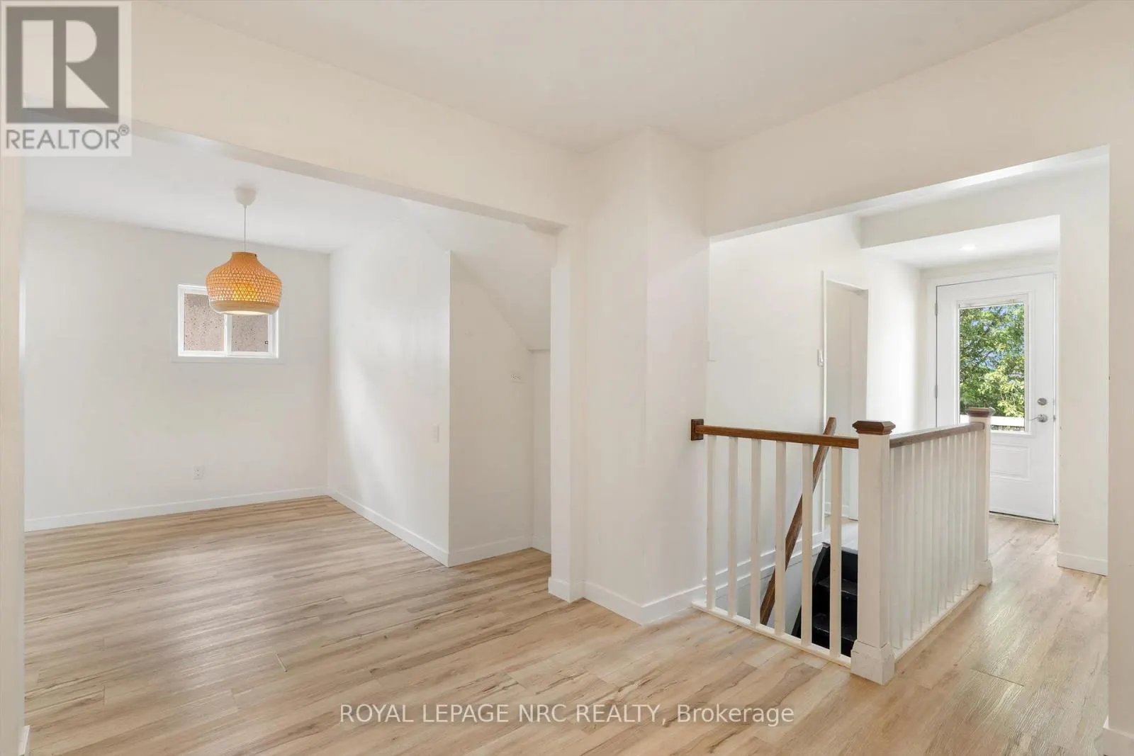 27 MAPLECREST AVENUE