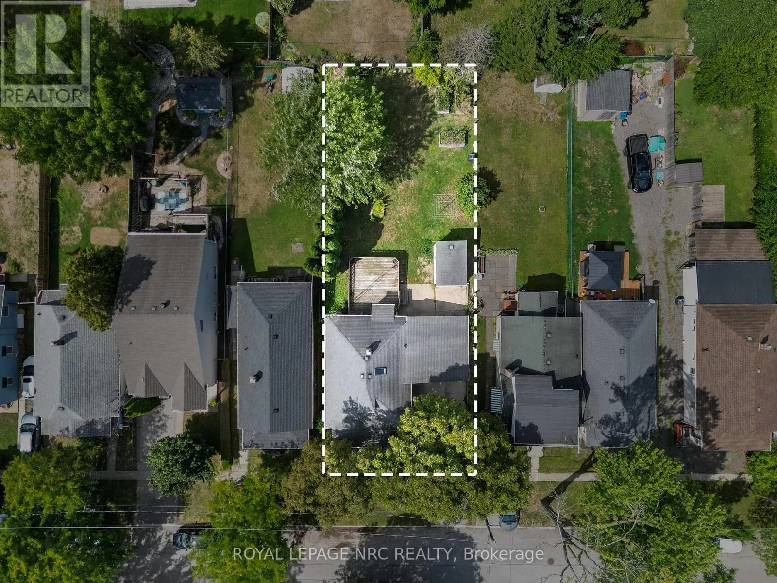 27 MAPLECREST AVENUE