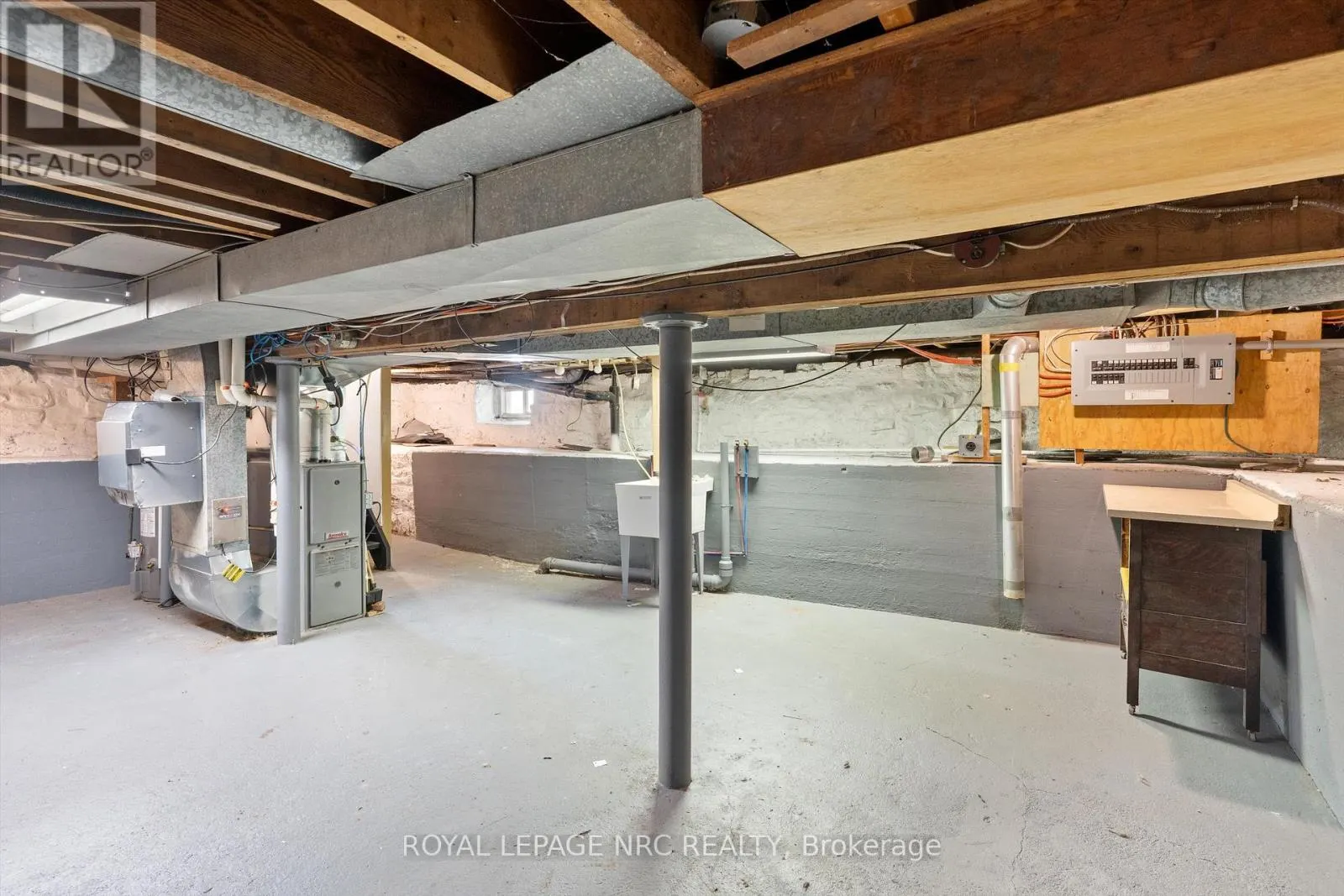 27 MAPLECREST AVENUE