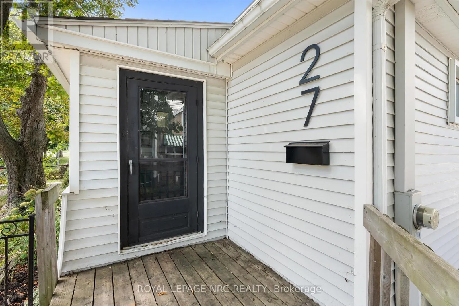 27 MAPLECREST AVENUE