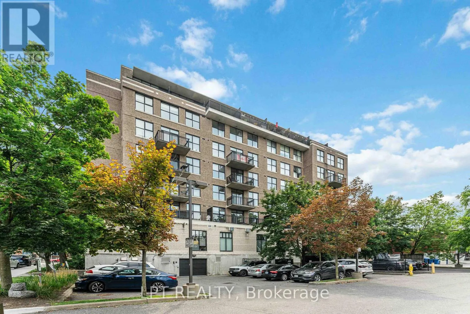 206 - 150 CAROLINE AVENUE