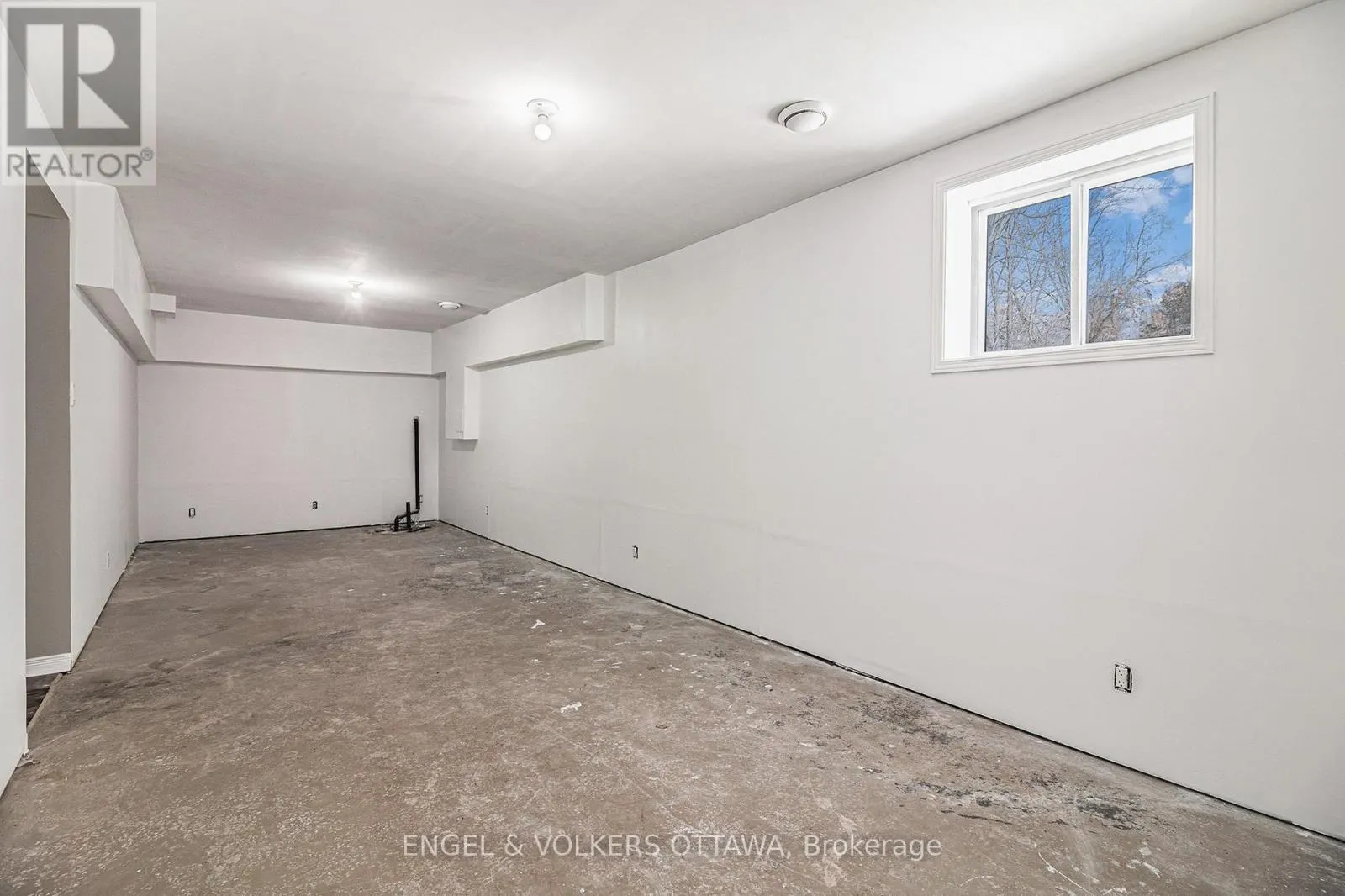 1095 MORIN ROAD