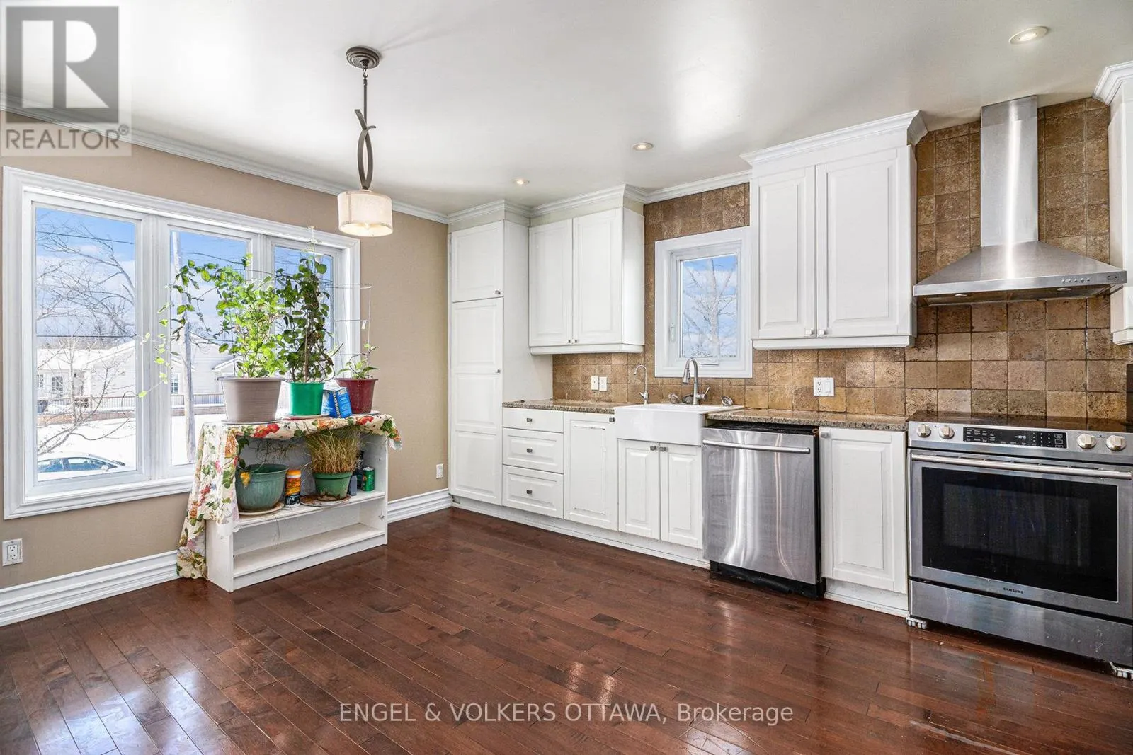 1095 MORIN ROAD