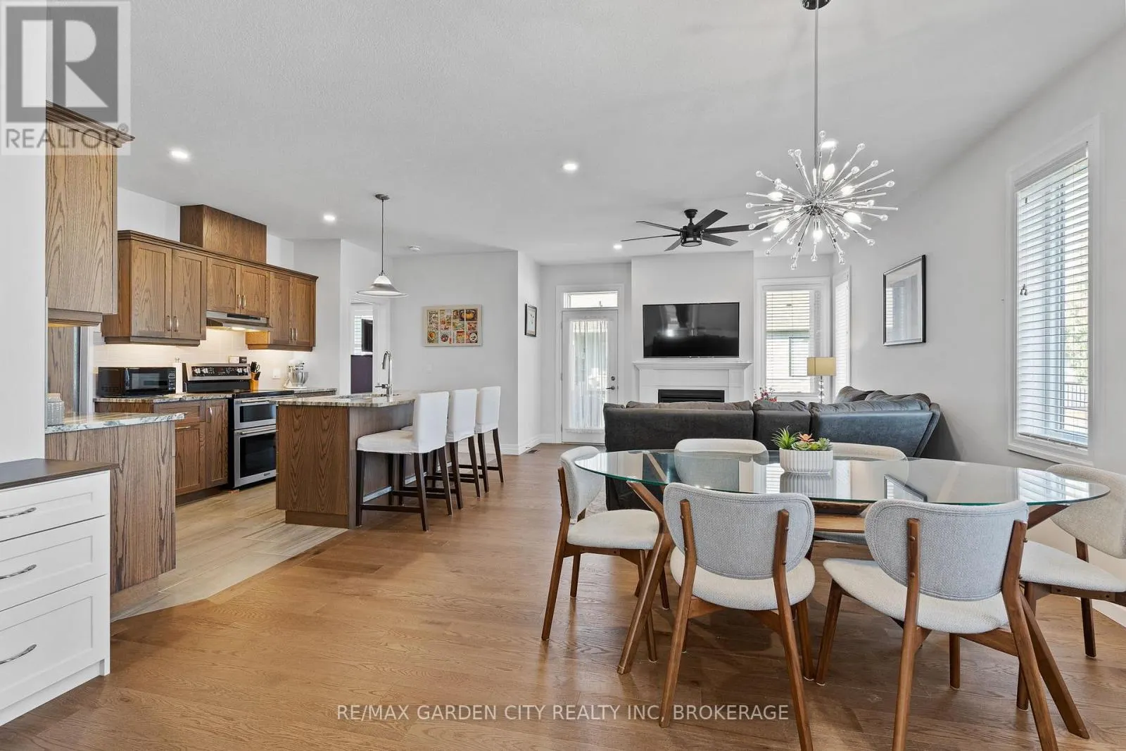 54 BORDEN TRAIL
