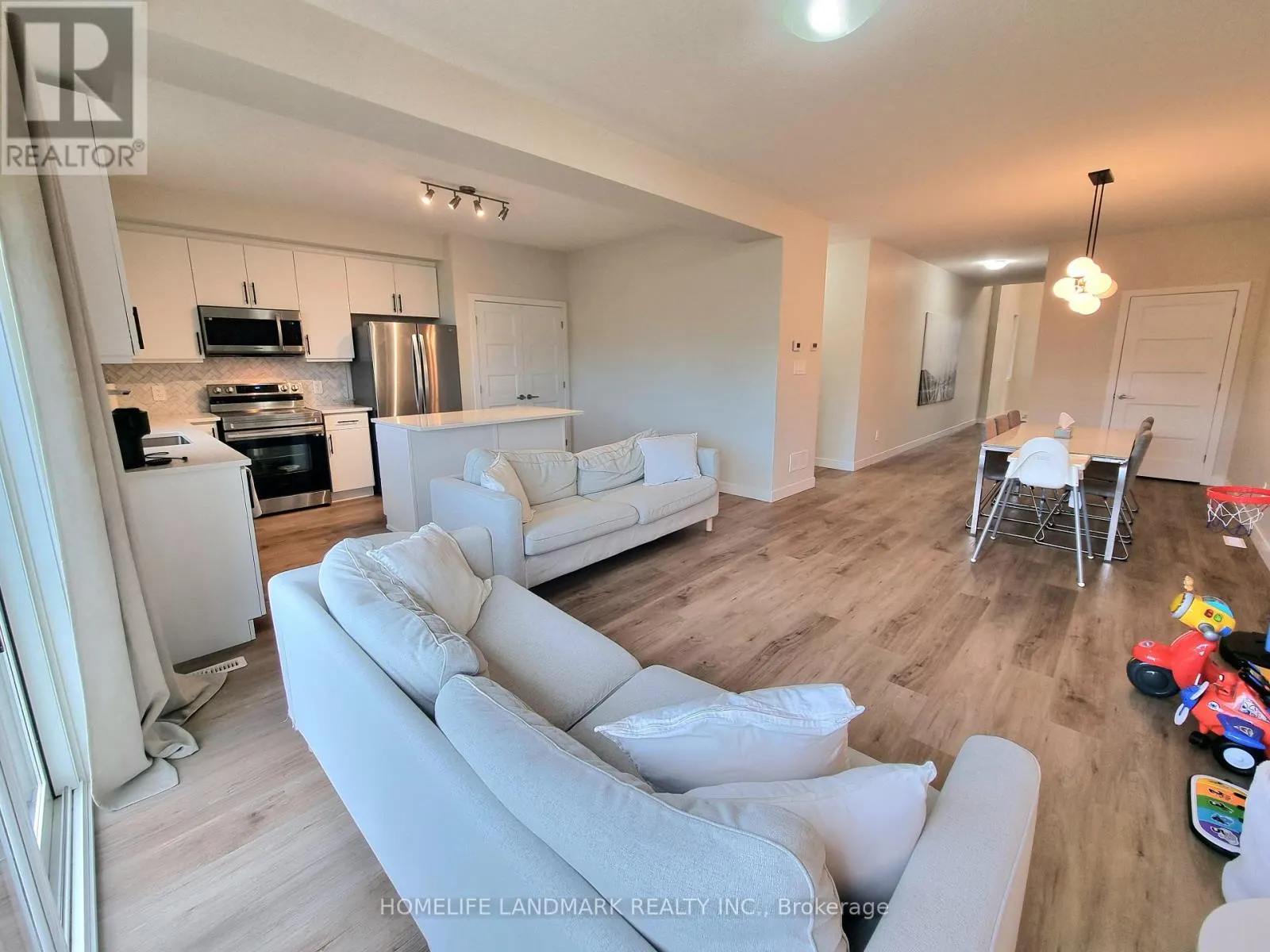6953 ROYAL MAGNOLIA AVENUE