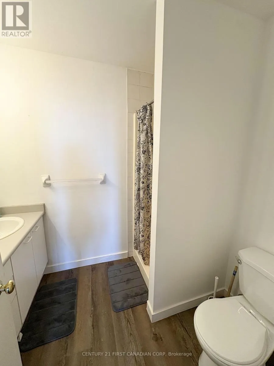 902 - 30 CHAPMAN COURT, #902