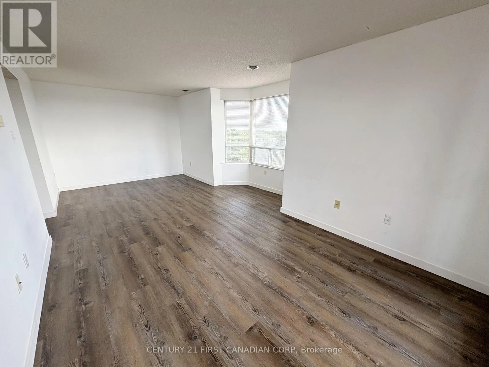902 - 30 CHAPMAN COURT, #902