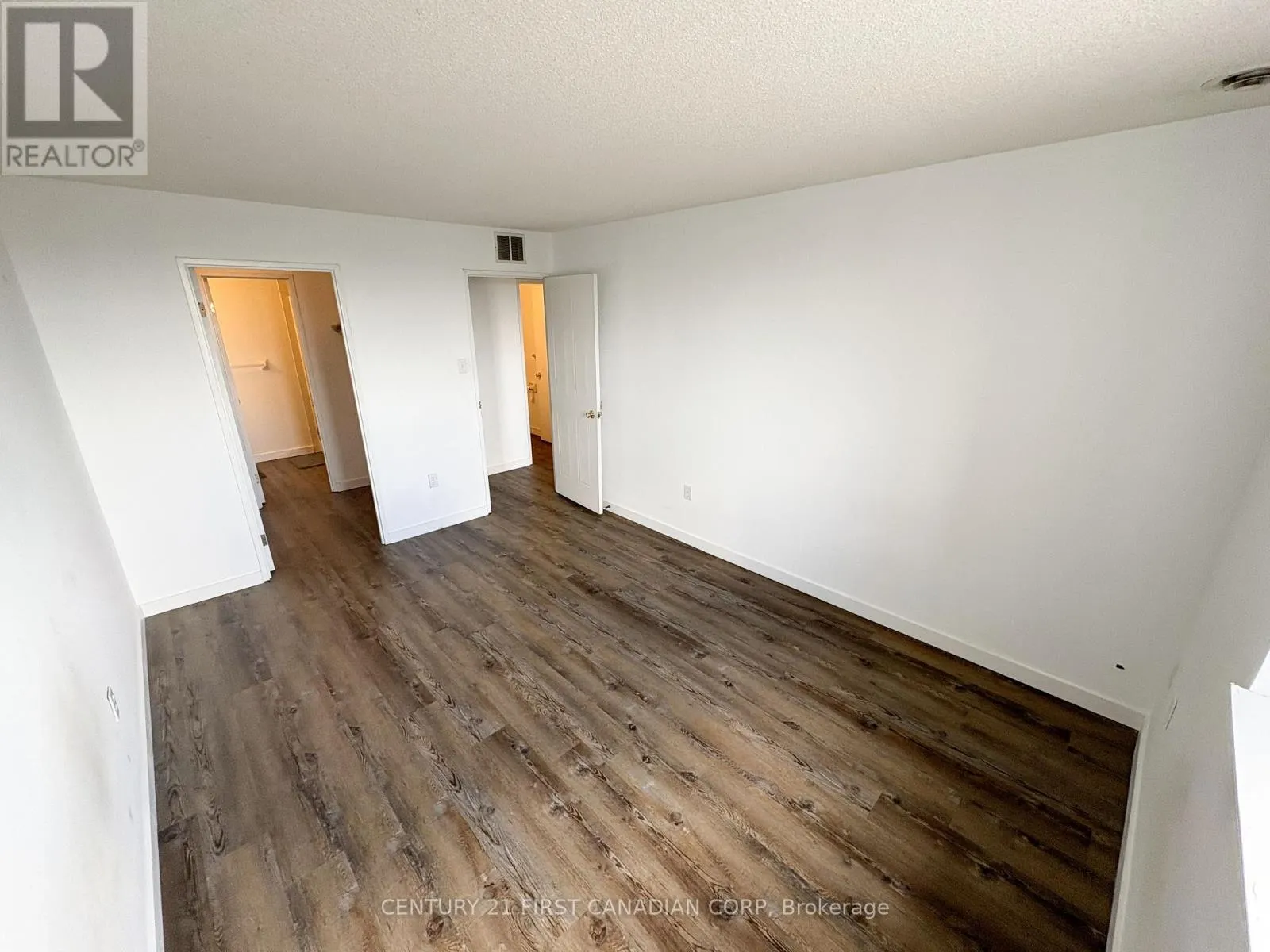 902 - 30 CHAPMAN COURT, #902