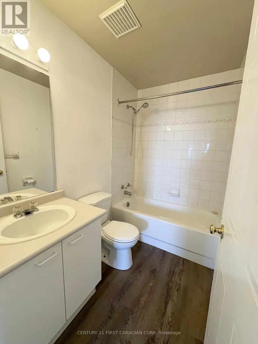 902 - 30 CHAPMAN COURT, #902