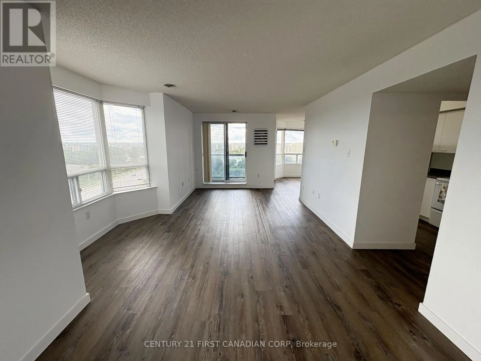902 - 30 CHAPMAN COURT, #902