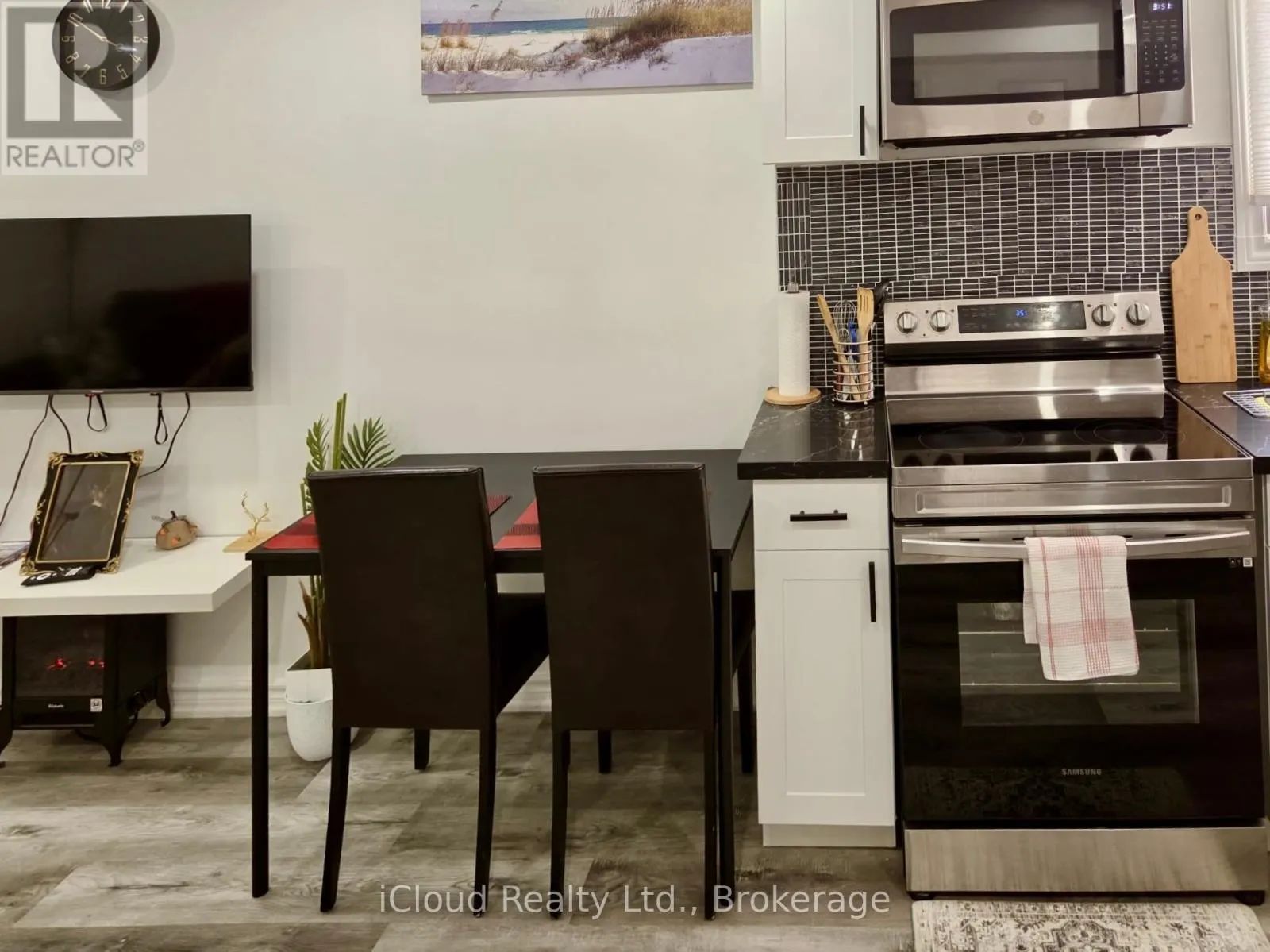 APARTMENT 1, ROOM 1 AND 2 - 2586 FOXMEADOW ROAD N