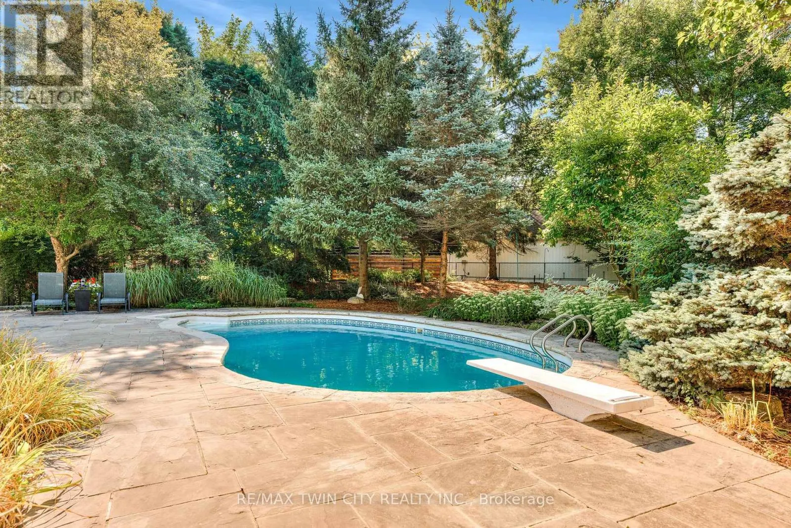 19 HUNTINGWOOD COURT
