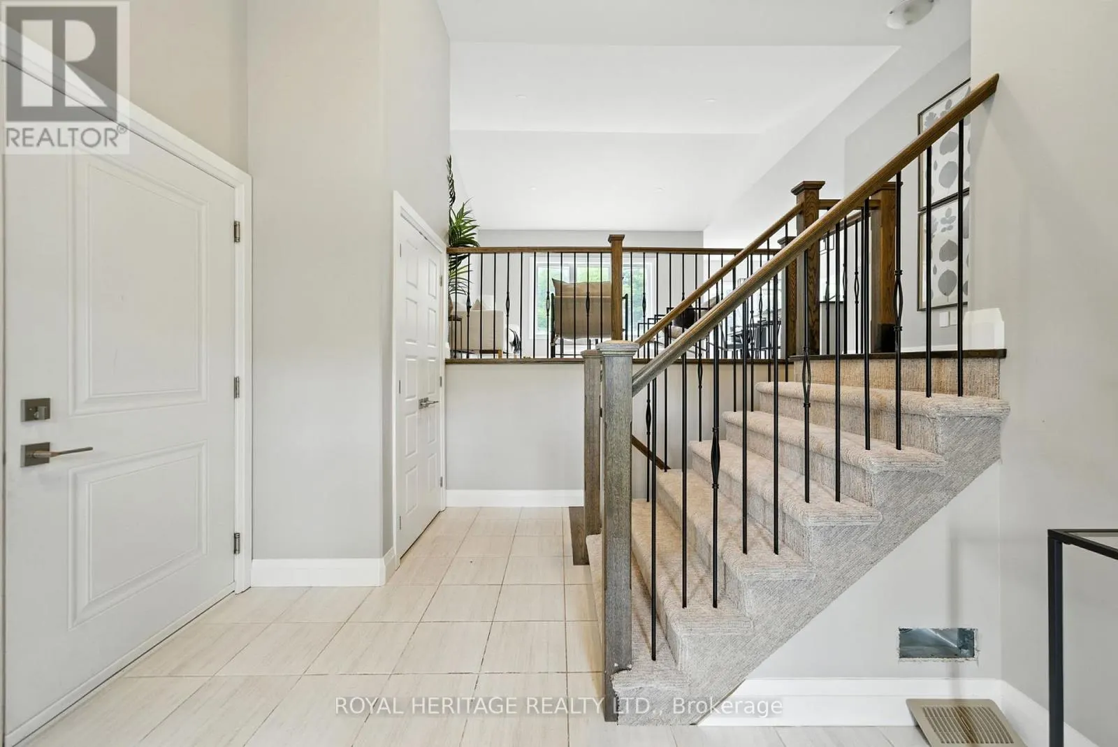 827 DINGMAN ROAD