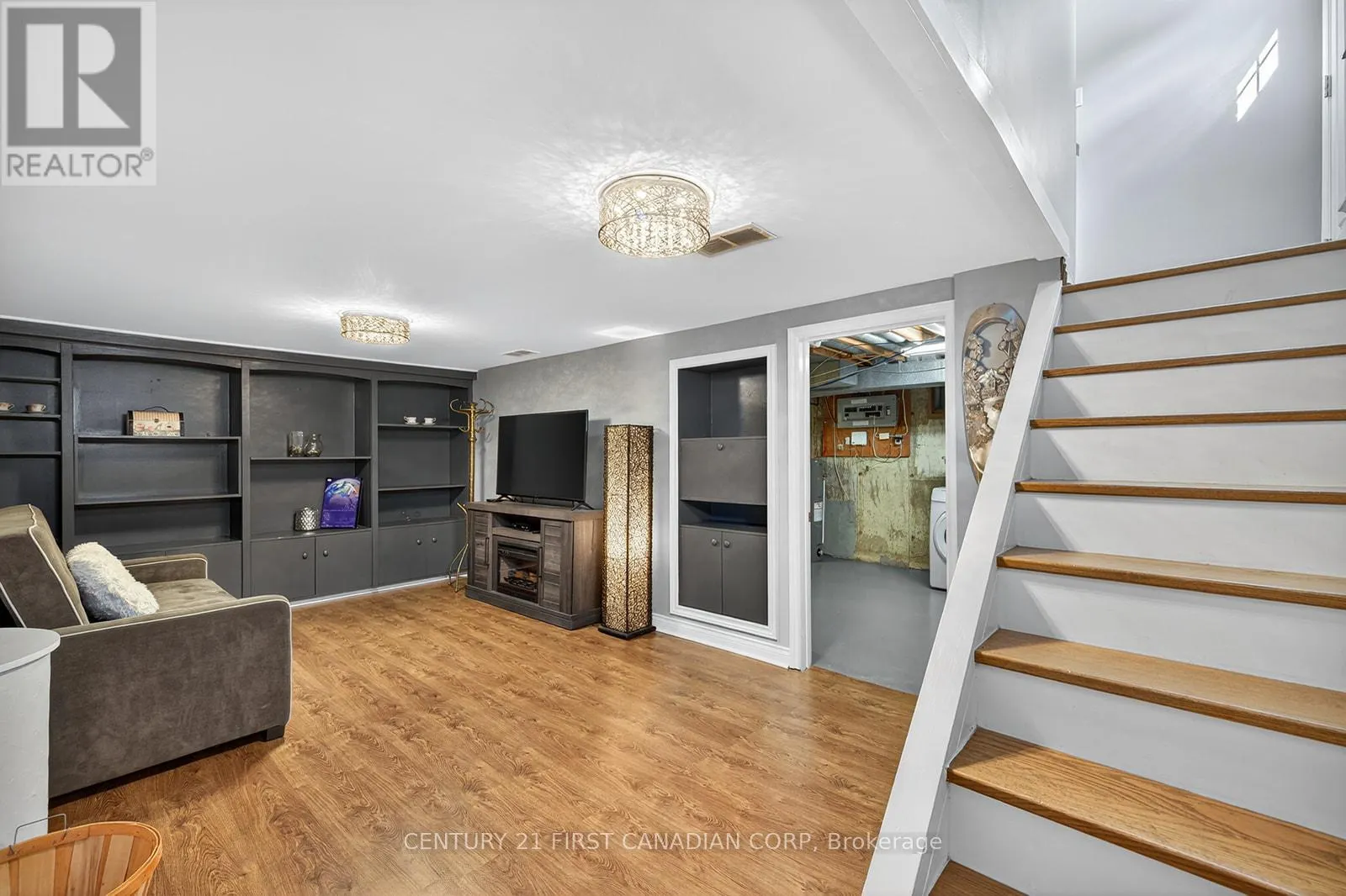 565 RINGTON CRESCENT