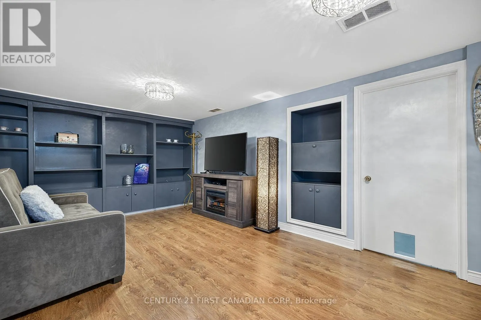 565 RINGTON CRESCENT