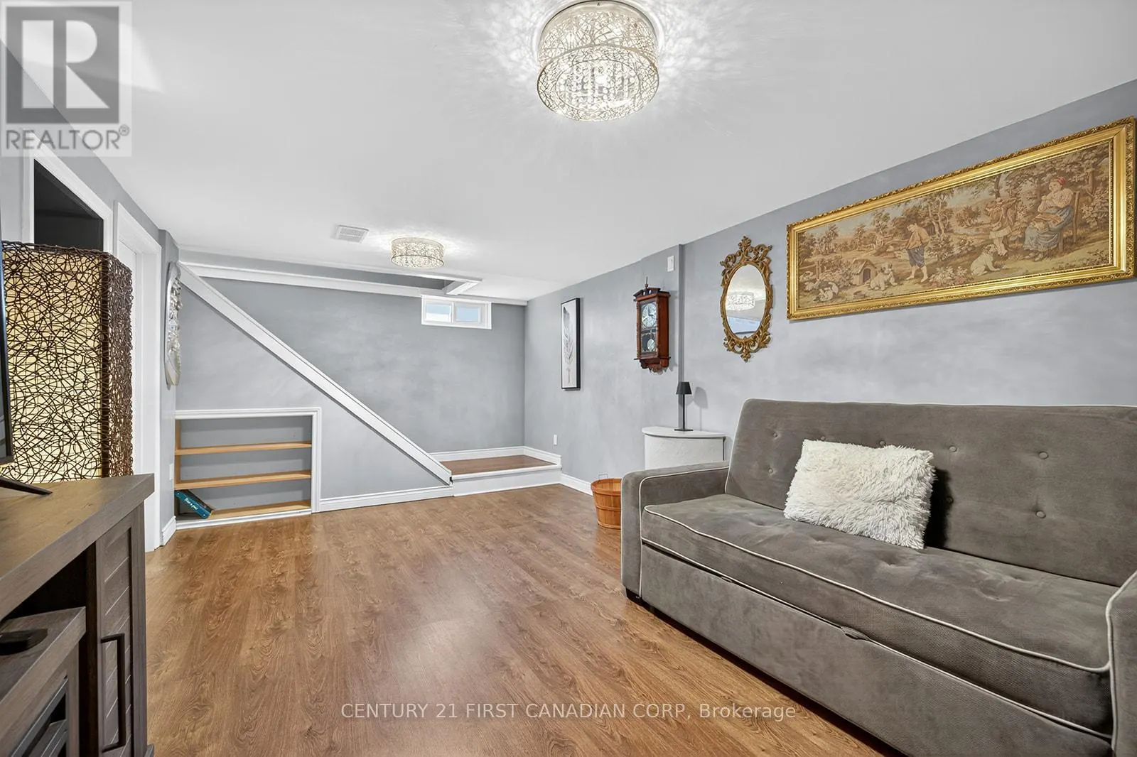 565 RINGTON CRESCENT