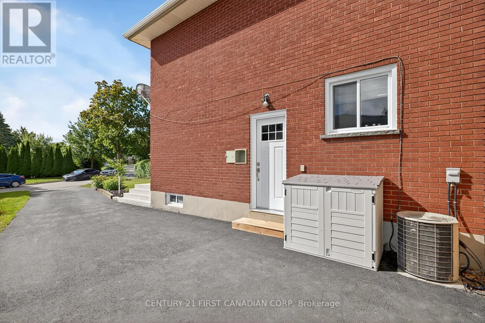 565 RINGTON CRESCENT