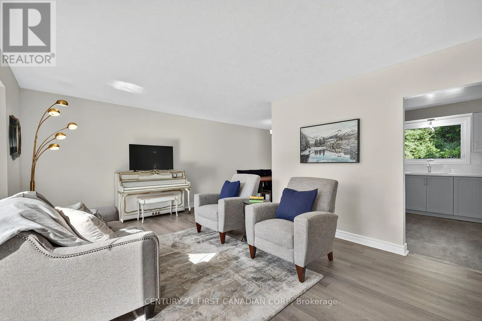 565 RINGTON CRESCENT