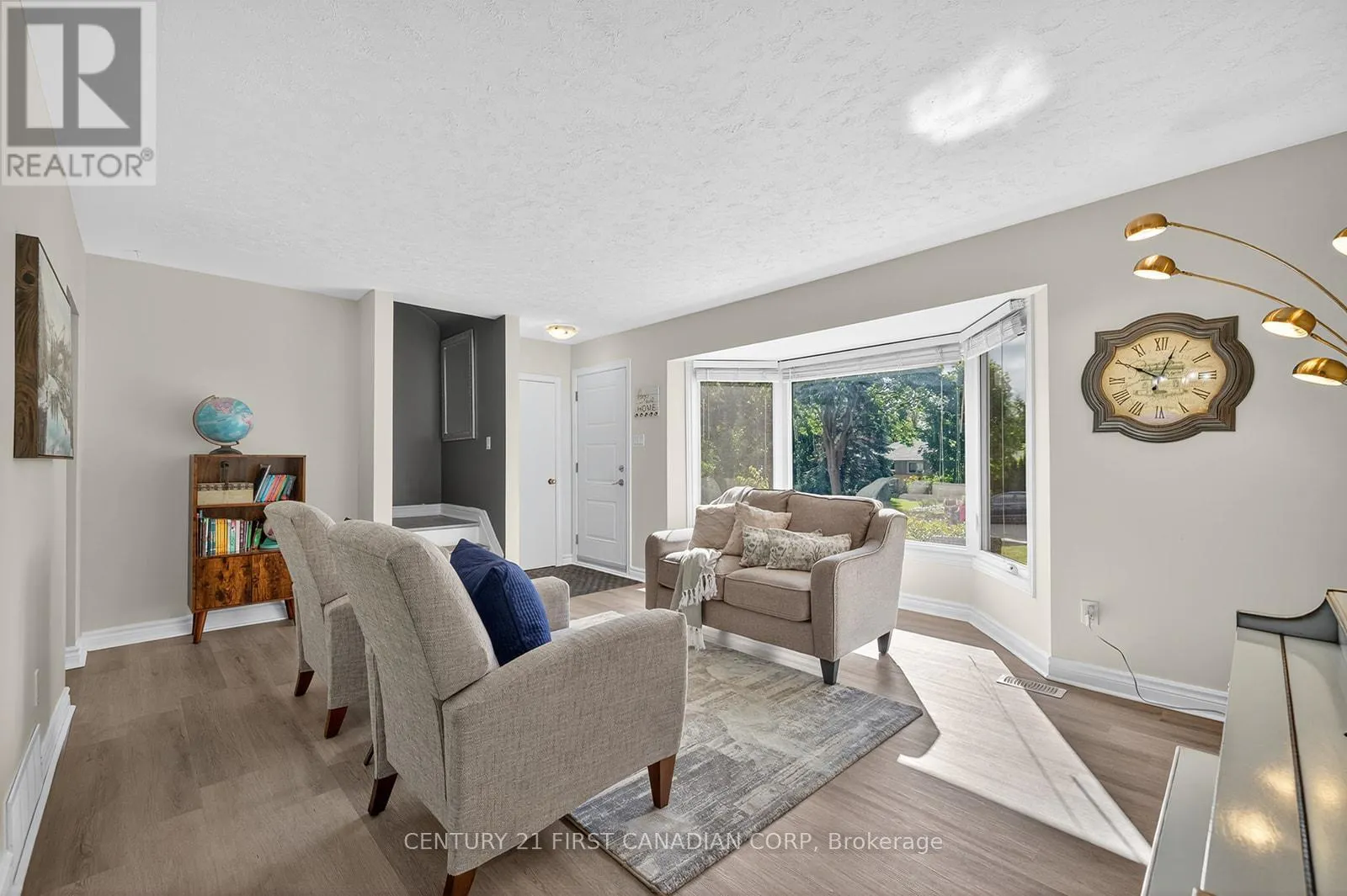 565 RINGTON CRESCENT