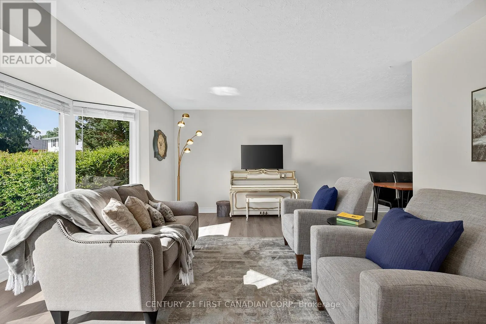 565 RINGTON CRESCENT
