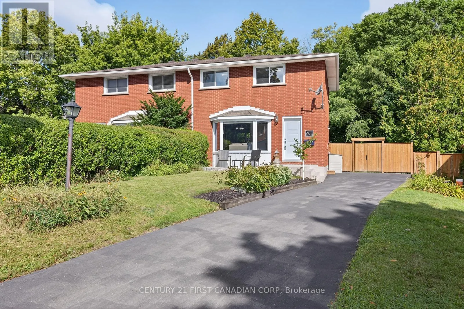 565 RINGTON CRESCENT