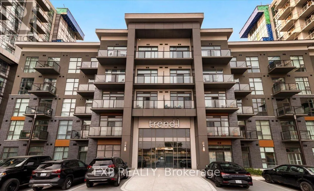 405 - 450 DUNDAS STREET E