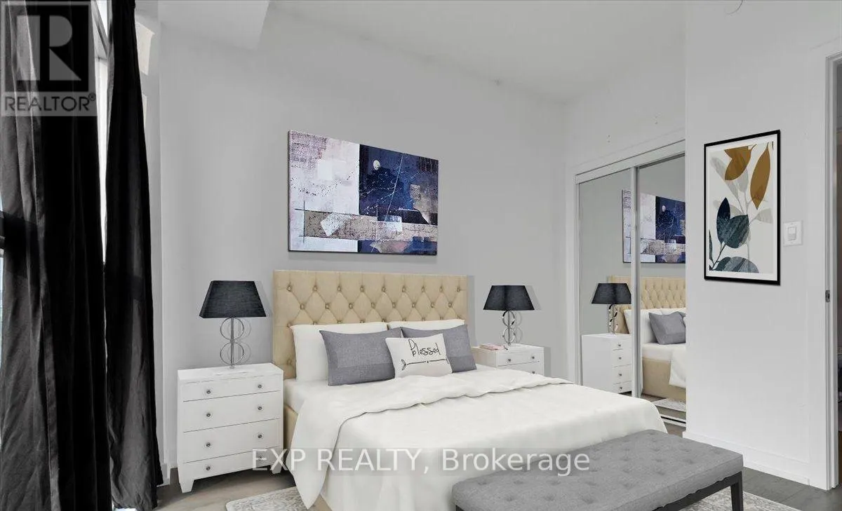 405 - 450 DUNDAS STREET E