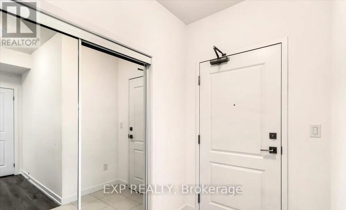 405 - 450 DUNDAS STREET E