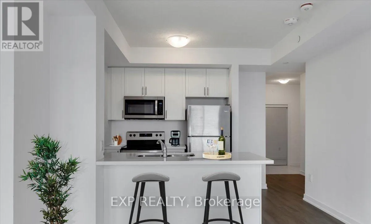 405 - 450 DUNDAS STREET E