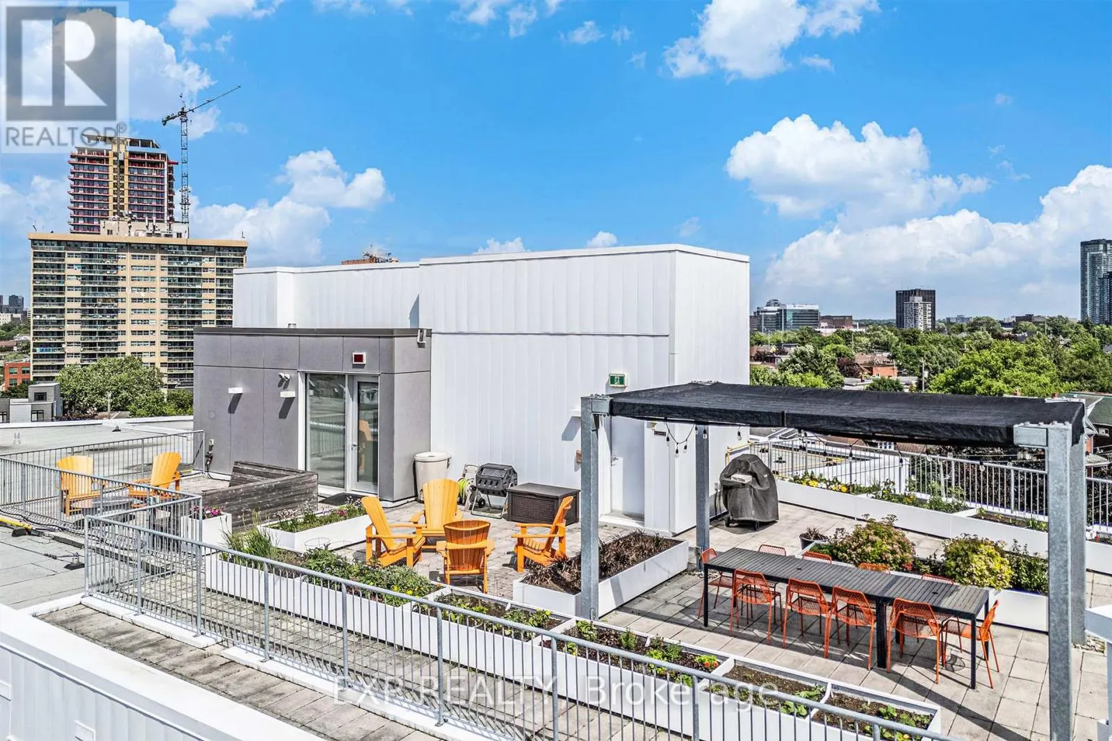 206 - 1000 WELLINGTON STREET W