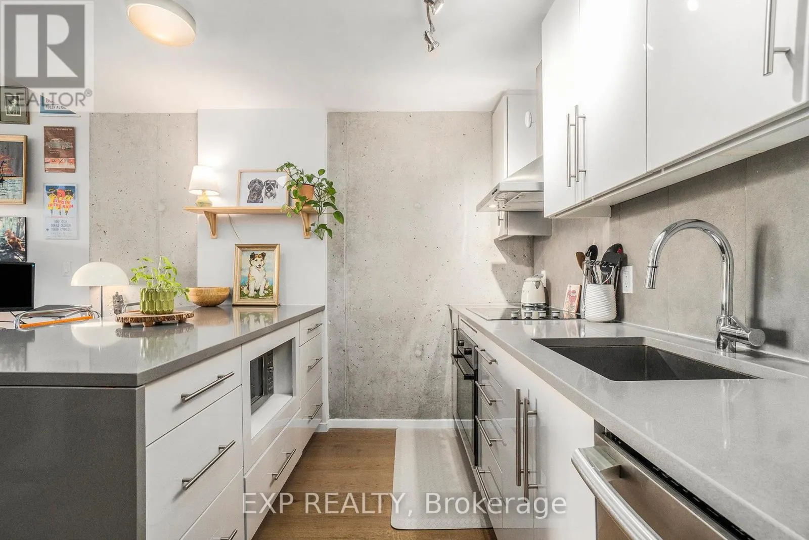 206 - 1000 WELLINGTON STREET W