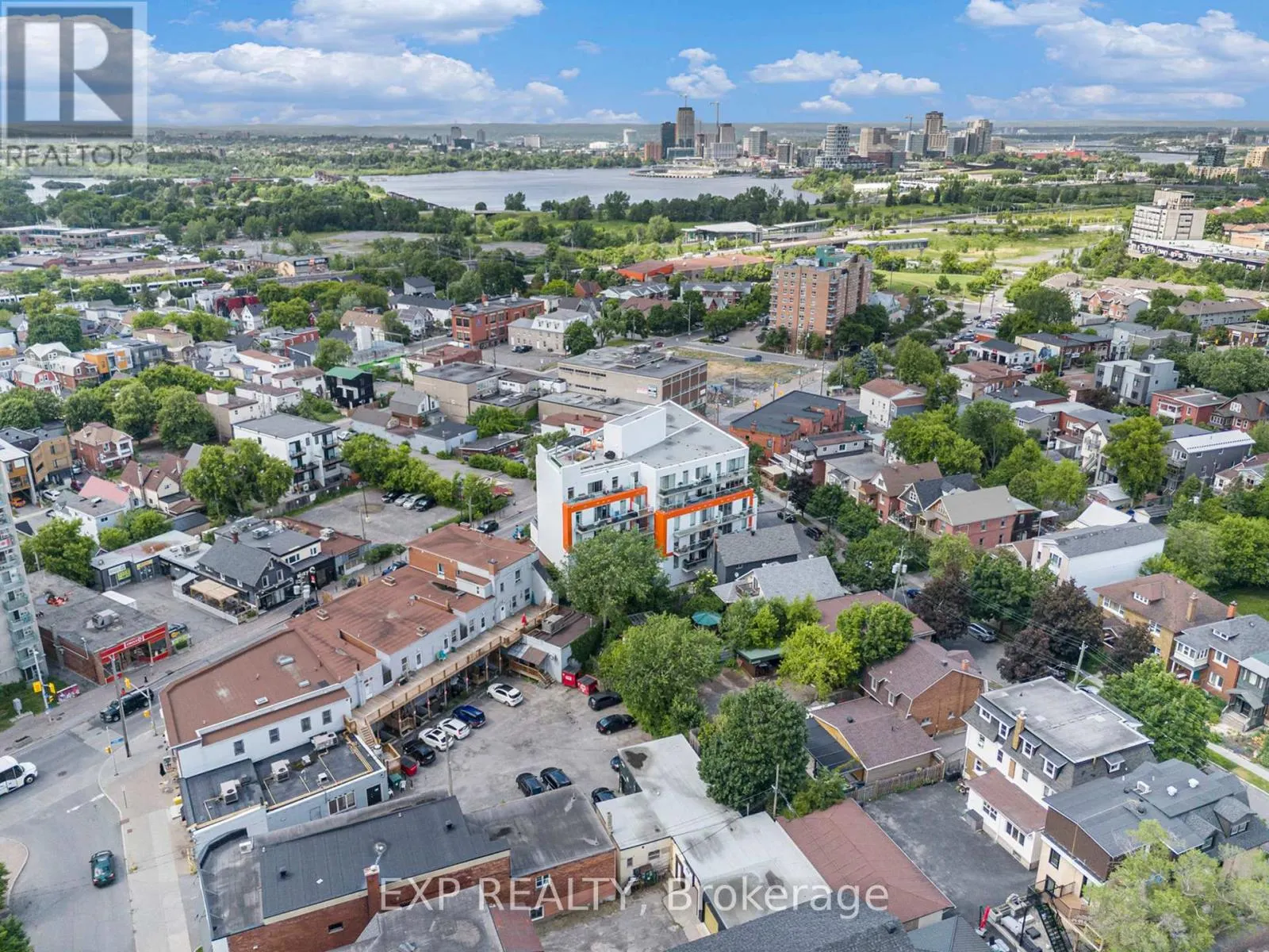206 - 1000 WELLINGTON STREET W