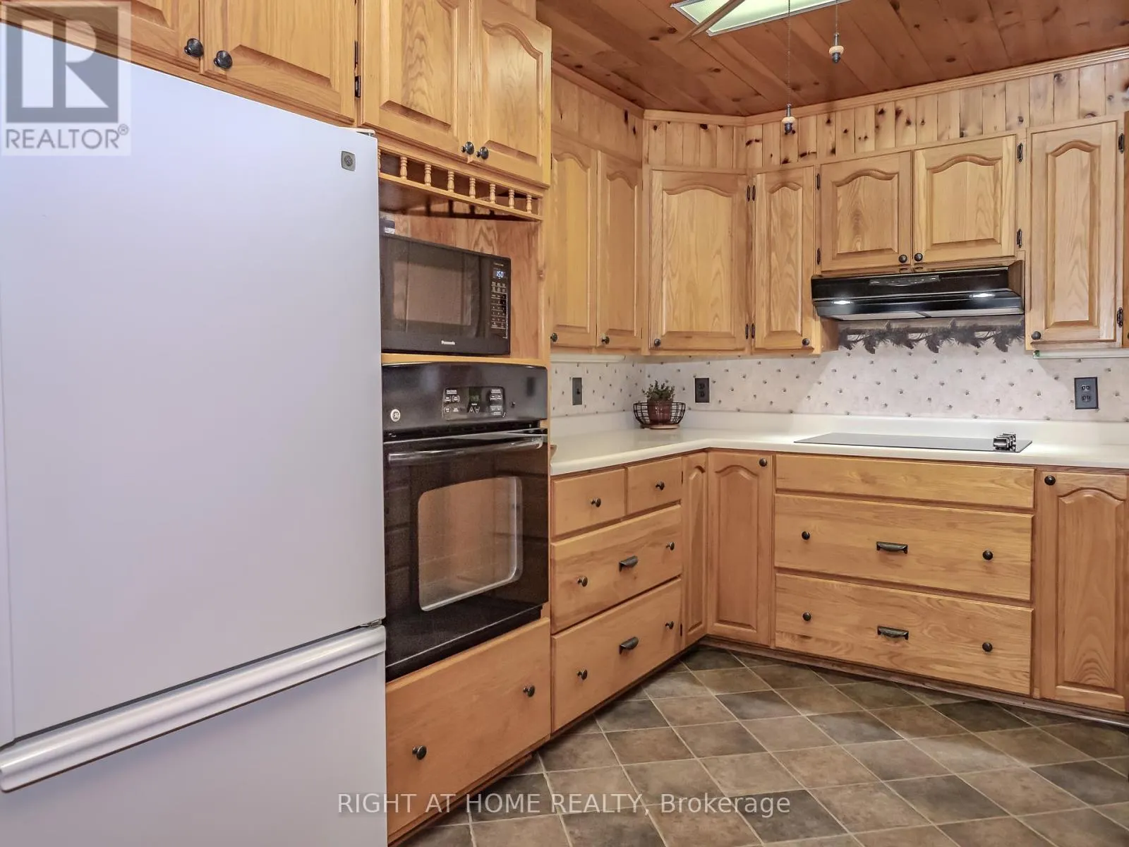 1696 HIGHWAY 118 E