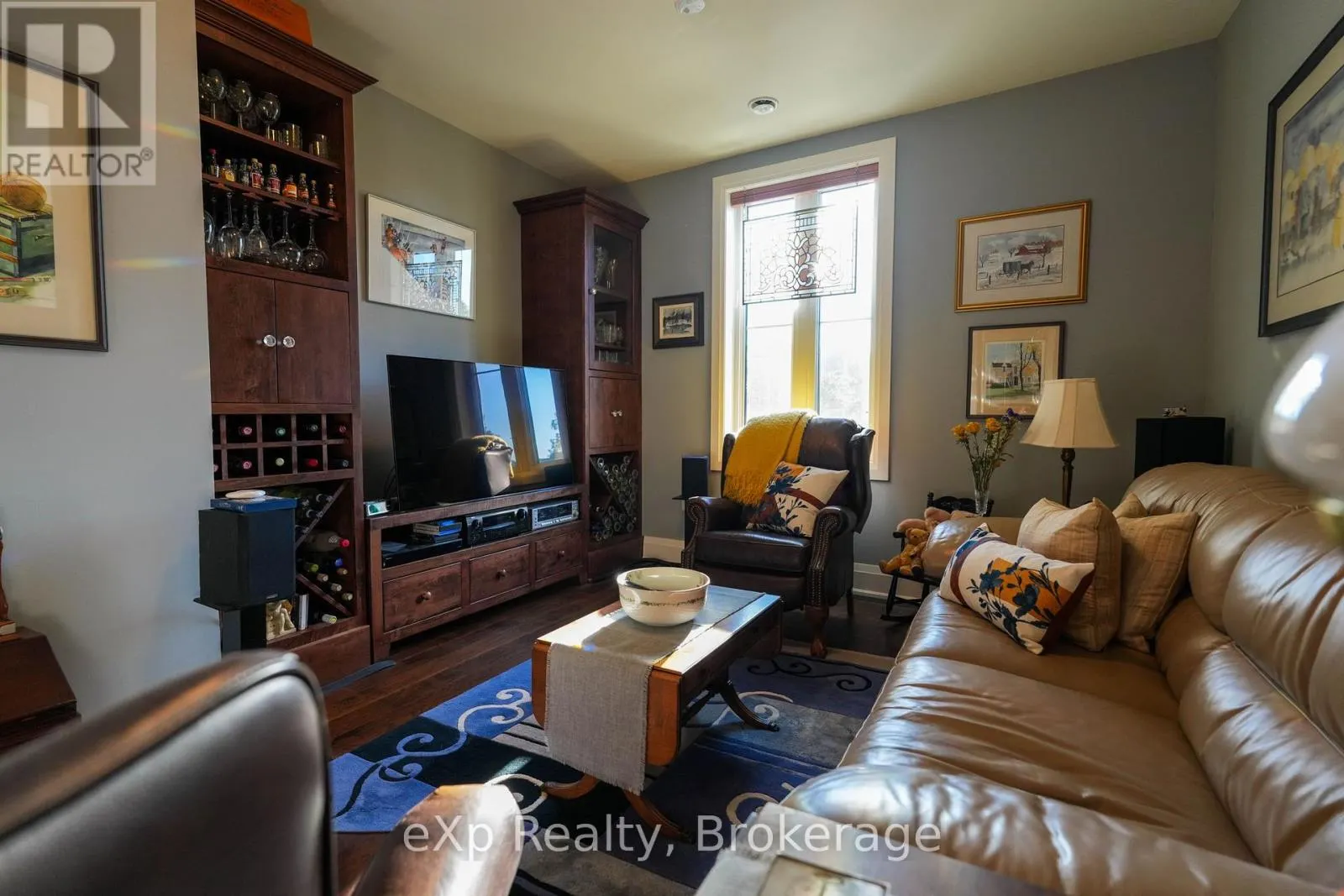 203 - 80 9TH STREET E, #203