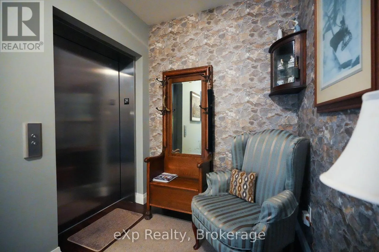 203 - 80 9TH STREET E, #203