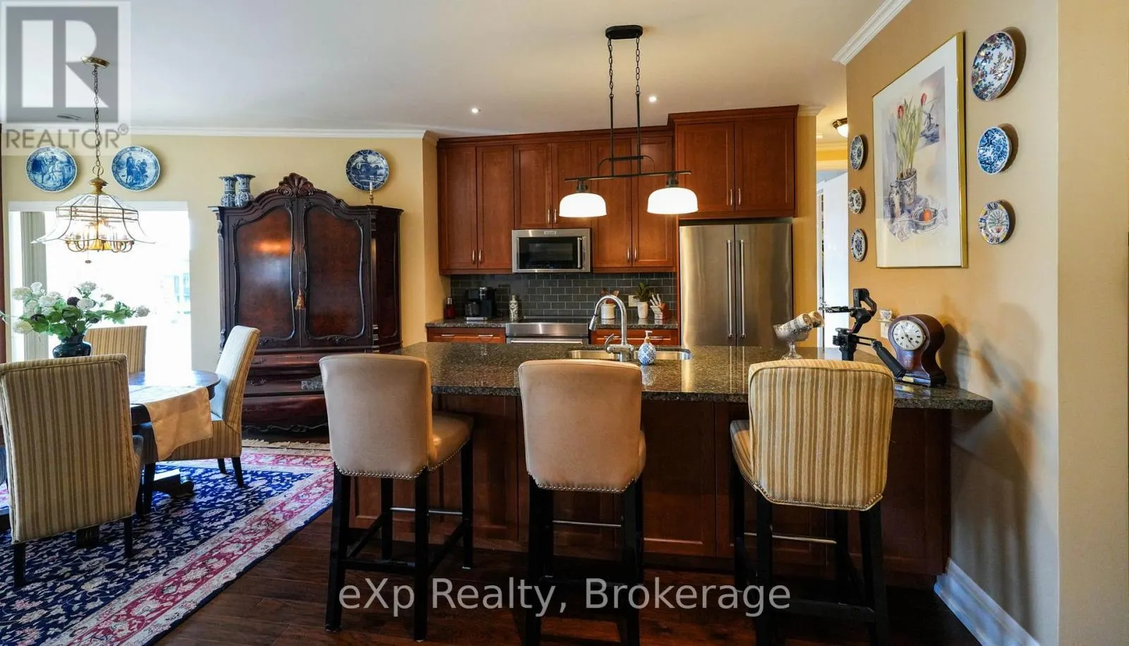 203 - 80 9TH STREET E, #203