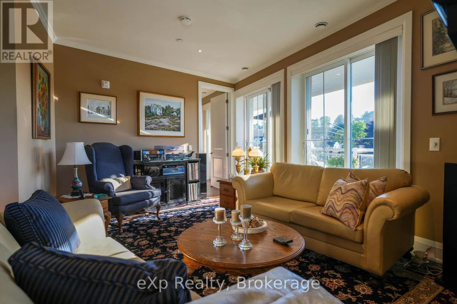 203 - 80 9TH STREET E, #203