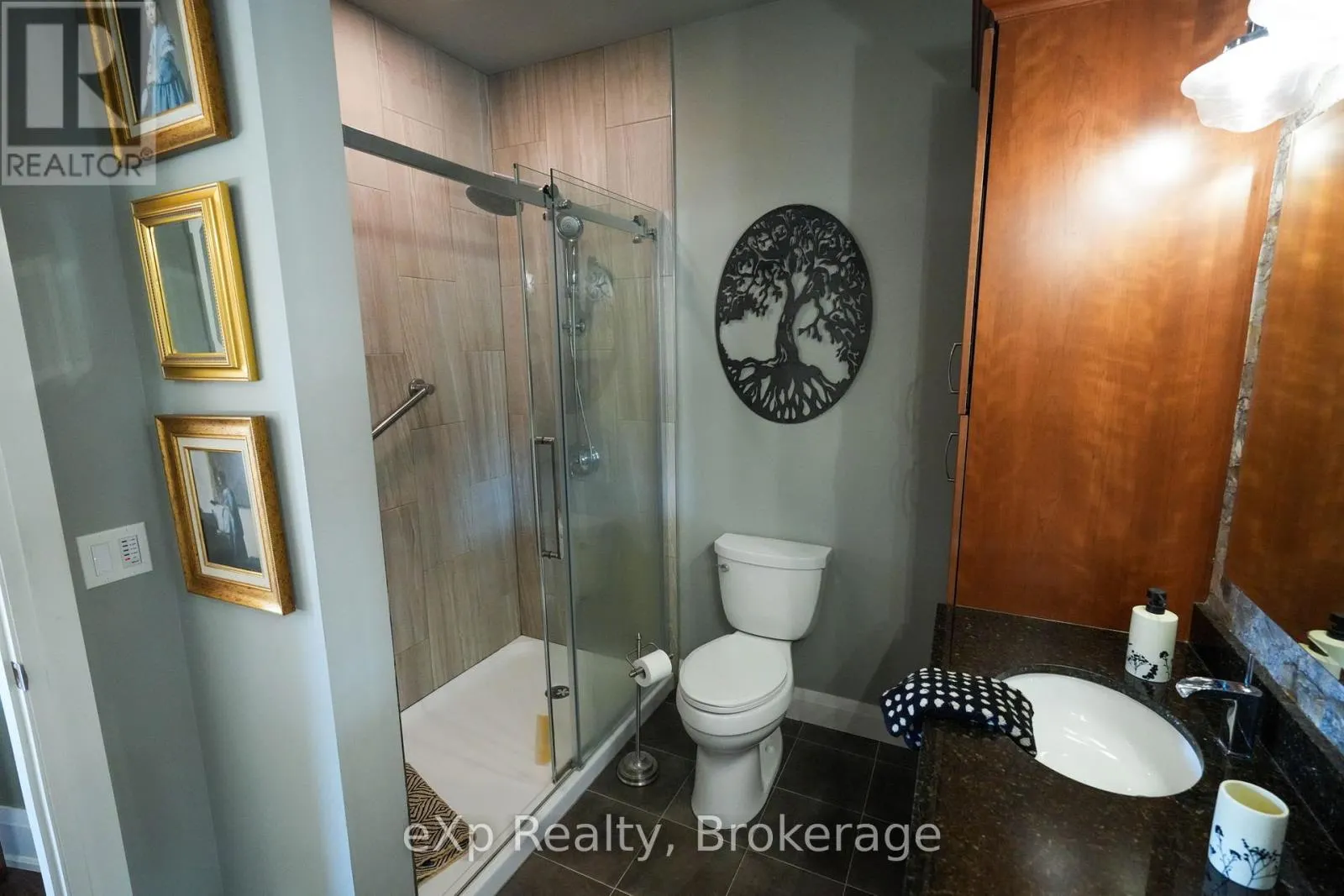 203 - 80 9TH STREET E, #203