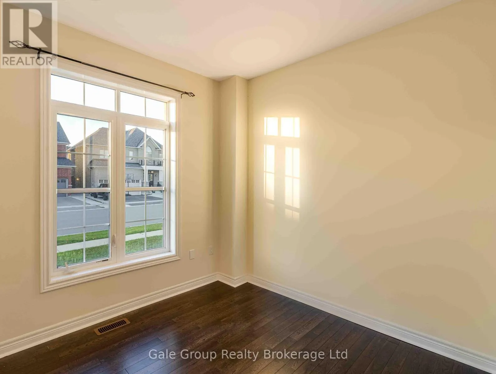 200 HARCOURT CRESCENT S