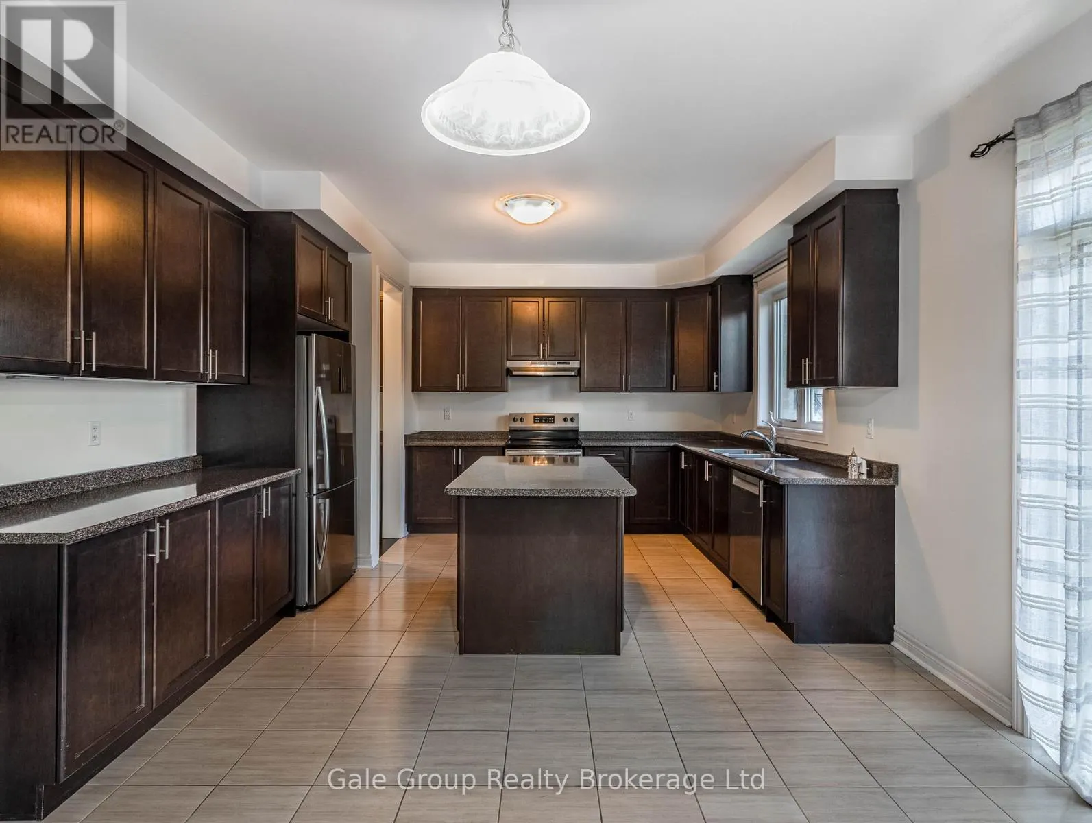200 HARCOURT CRESCENT S