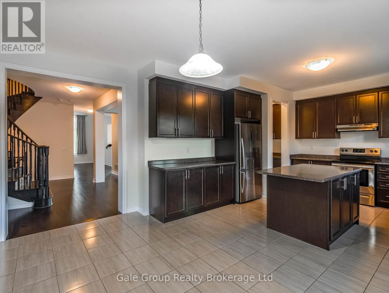 200 HARCOURT CRESCENT S