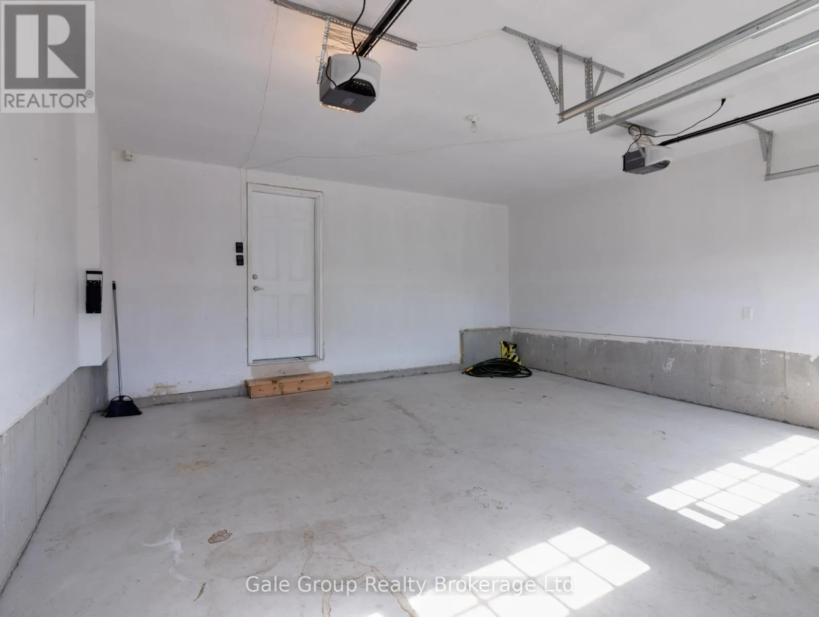 200 HARCOURT CRESCENT S