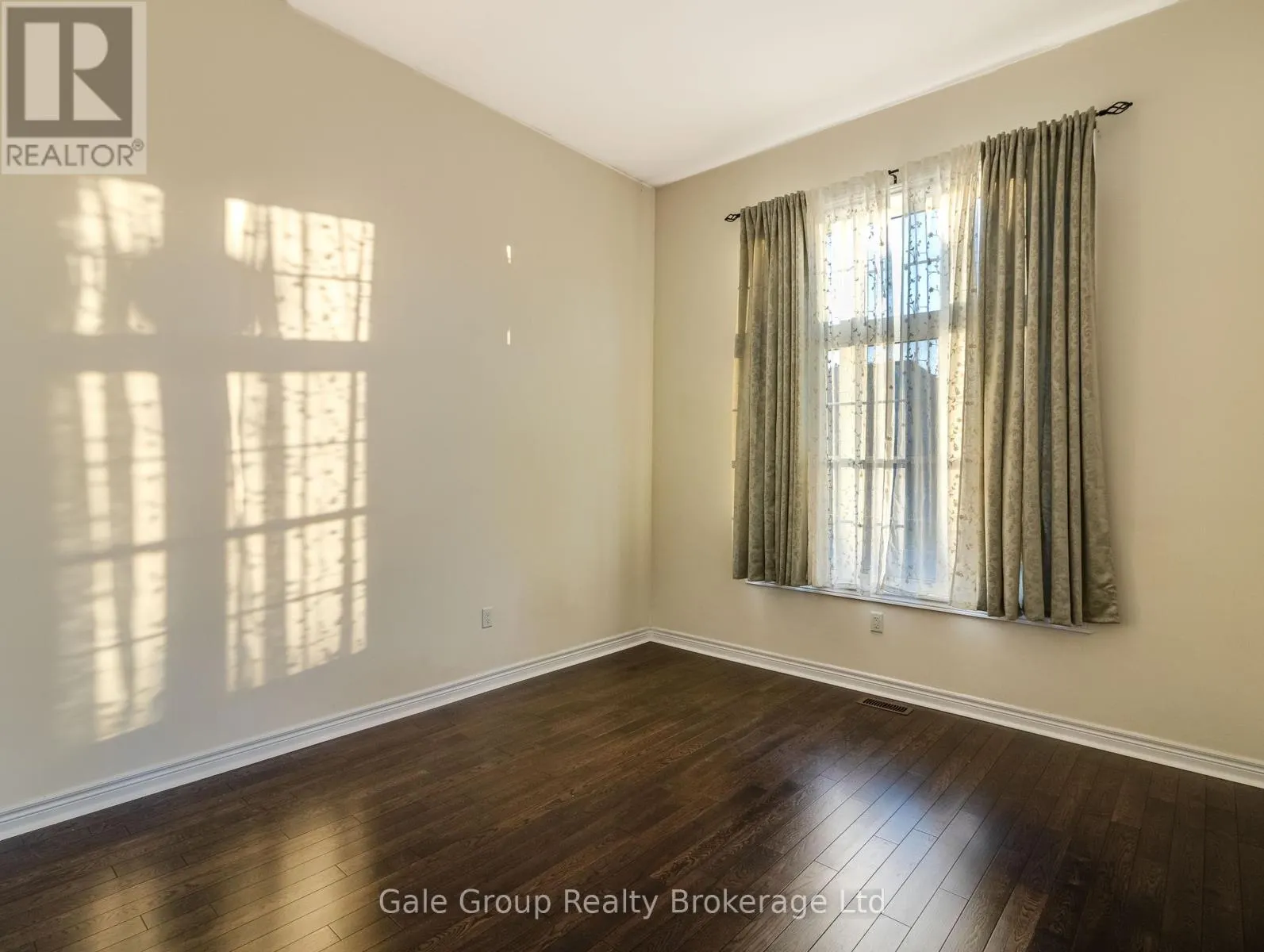 200 HARCOURT CRESCENT S