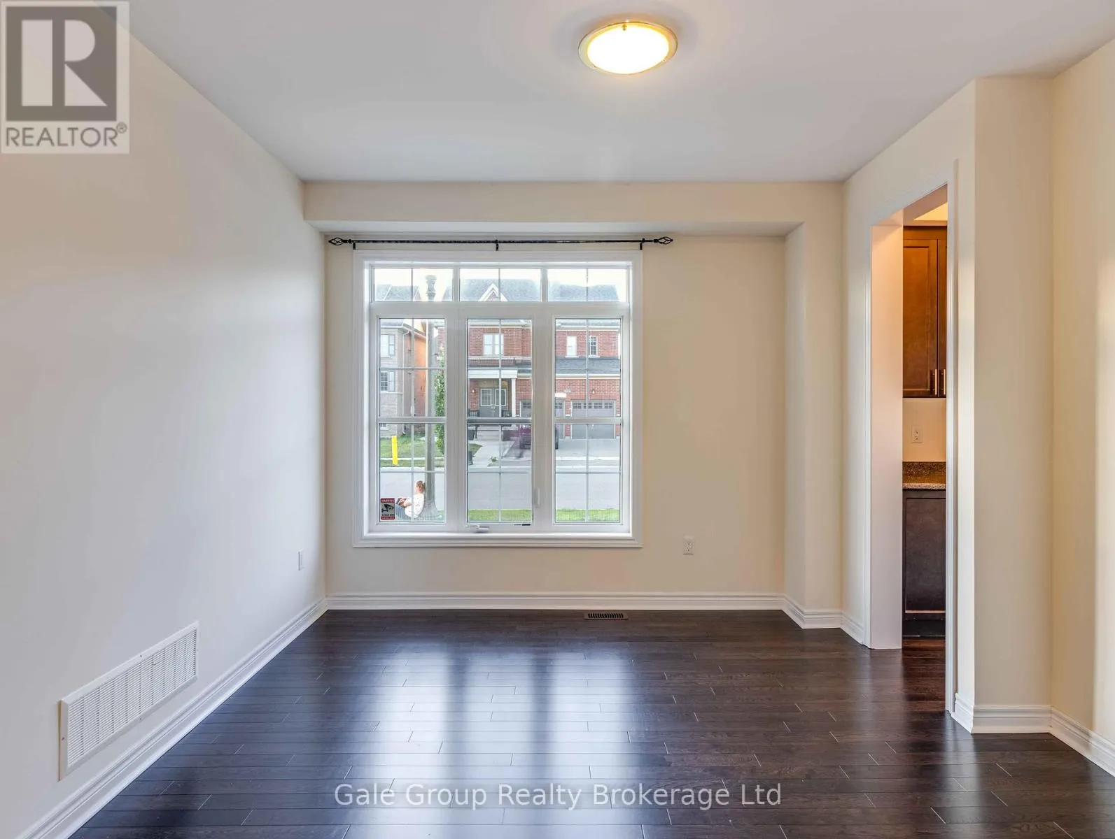 200 HARCOURT CRESCENT S