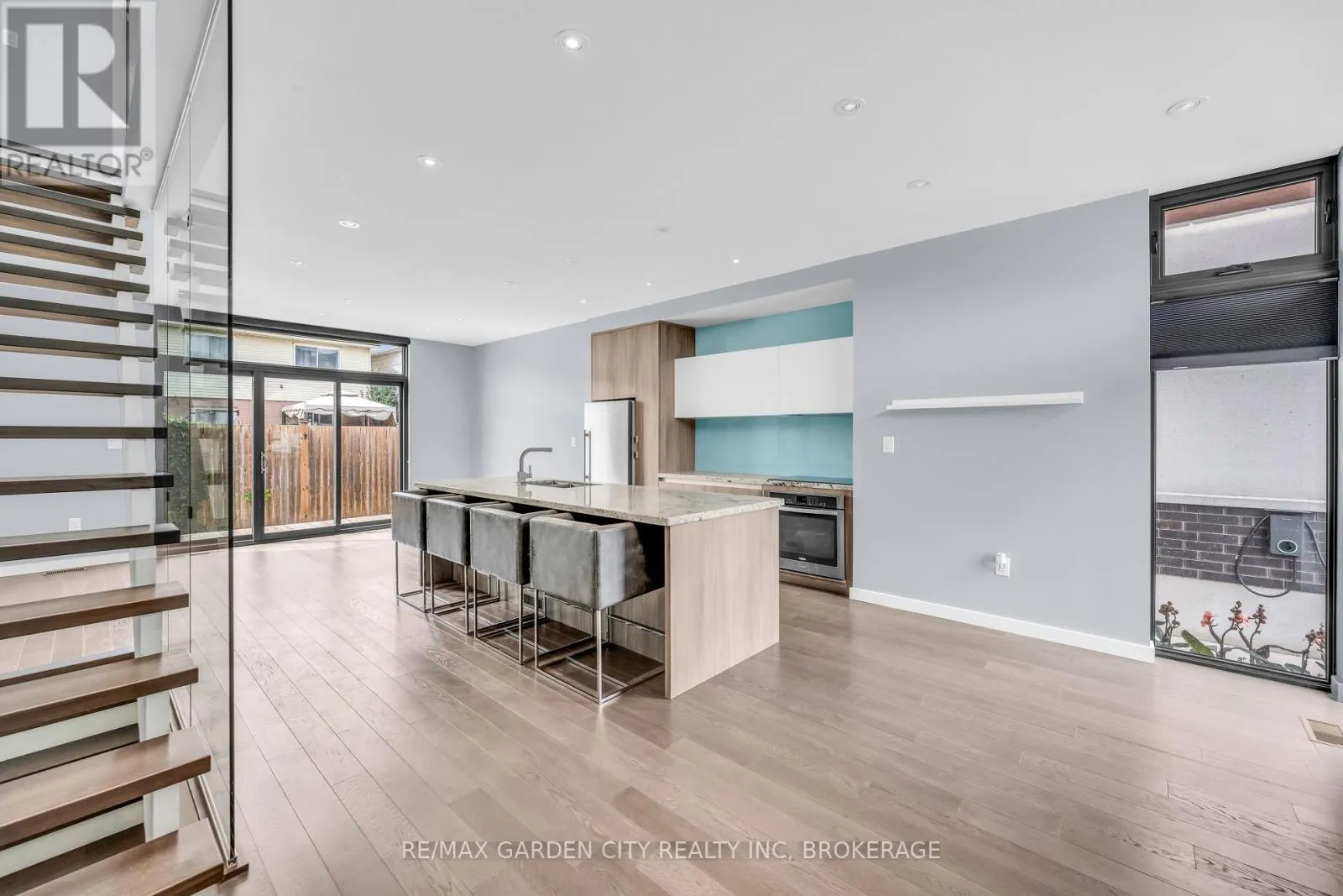 12 1/2 BEAMER COURT